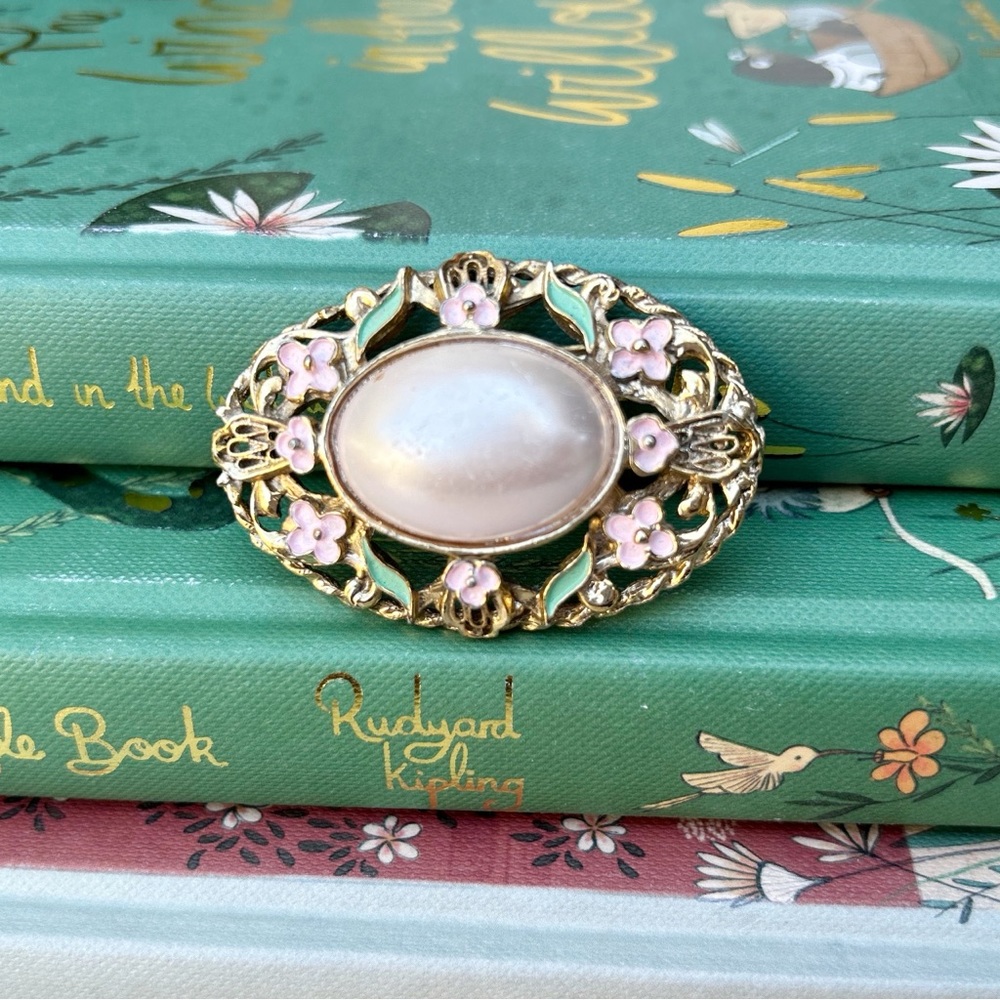 Vintage Estate Faux Pink Pearl Filigree Ornate Brooch Pin Floral Gold Tone